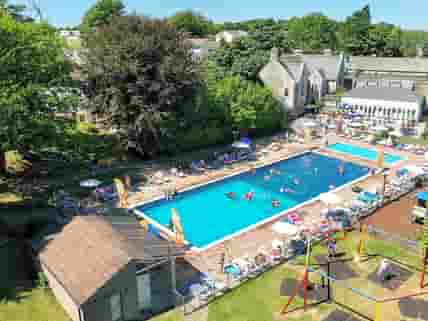 Outdoor pool and on-site pub, the Manor Arms