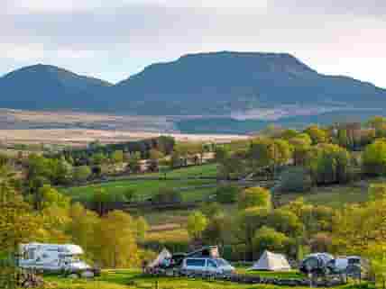 Meadow Field – campervans welcome when the ground is dry