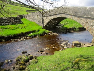 Set next to a running beck (added by manager 16 May 2013)