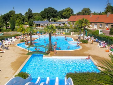 Outdoor pool with four-track slide (added by manager 31 Aug 2022)