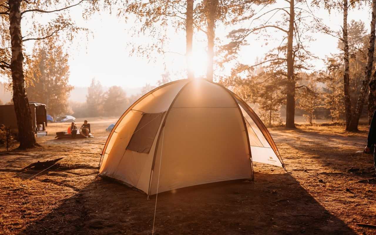 Keep your tent clean and it will last longer (Vlad Shalaginov / Unsplash)