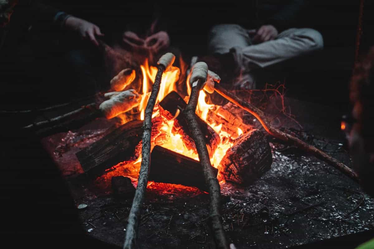 Building a campfire is an important camping skill (Mika Baumeister / Unsplash)