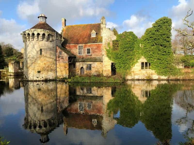 Set off to historical hotspots like Scotney Castle when camping in Kent - Photo by Steve Payne on Unsplash