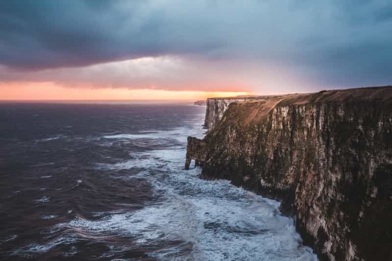 Towering cliffs of Bempton (Thom Holmes on Unsplash)