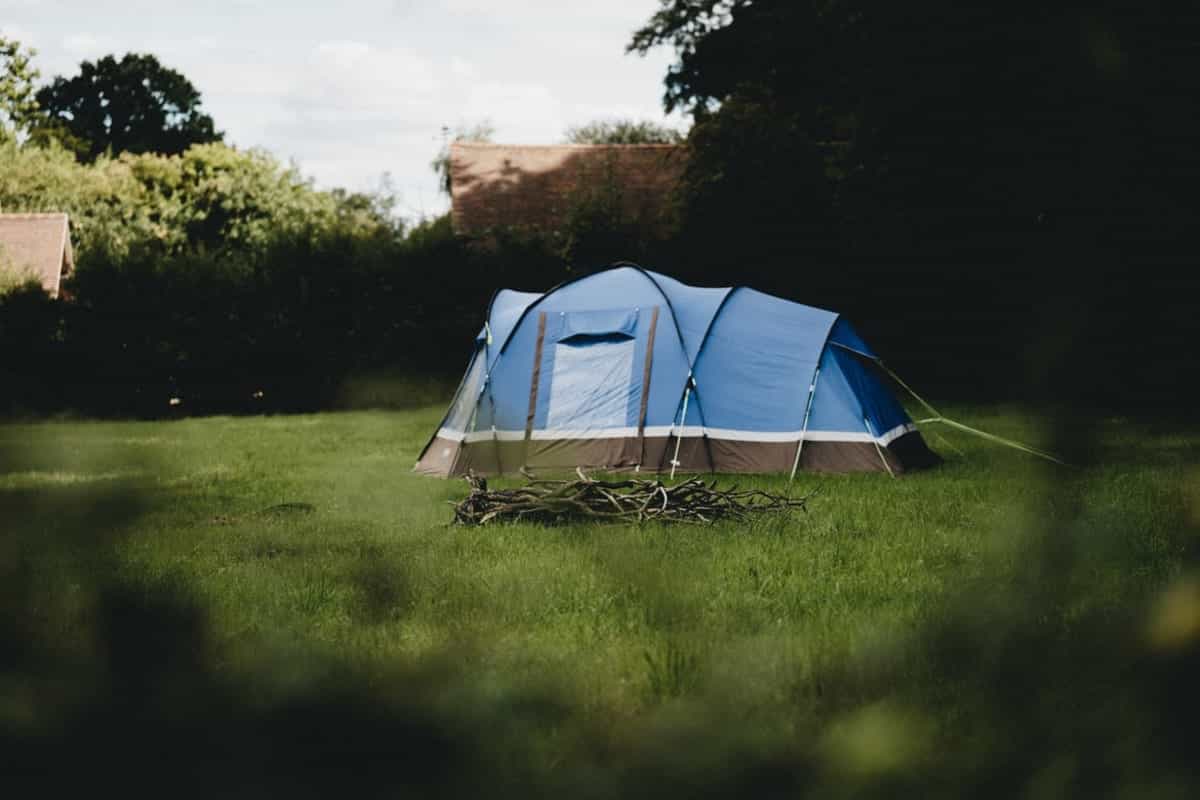 Tent with guy lines (Annie Spratt / Unsplash)