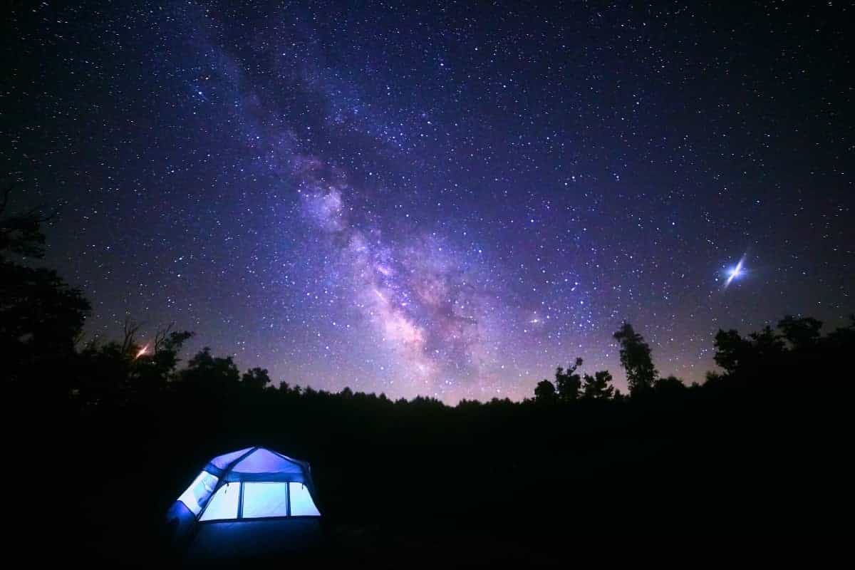 Dark sky camping is a great way to experience stargazing (Jongsun Lee / Unsplash)