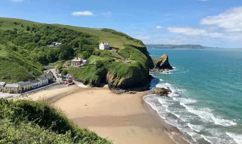 Look down over the lovely sands of Llangrannog beach (image: Jonathan Hall/Pixabay)