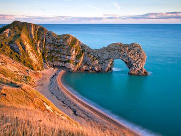 Durdle door is around a 20-minute drive away (added by manager 06 may 2021)