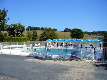 Outdoor swimming pool (added by manager 20 nov 2013)