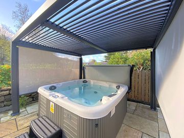 Private hot tub in an all-weather gazebo (added by manager 25 mar 2023)