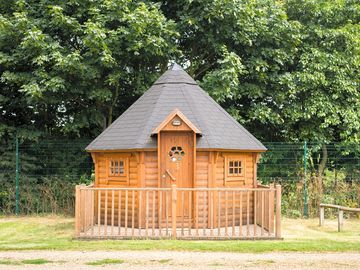 Cosy cabins that sleep 4 (added by manager 03 oct 2016)