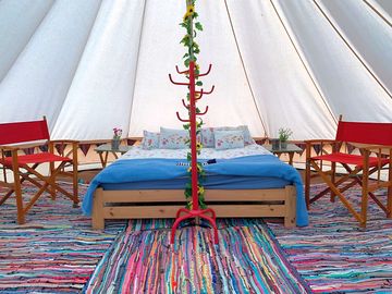 Cosy bell tents (added by manager 10 jun 2021)