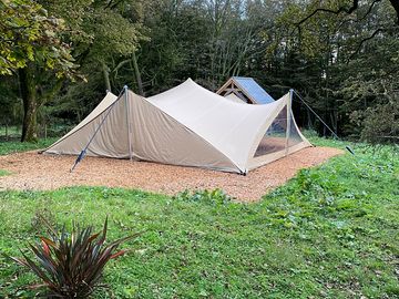 Stretch tent with oak structure for firepit area (added by manager 17 aug 2021)