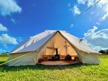 Exterior of an emperor bell tent. (added by manager 27 jun 2022)