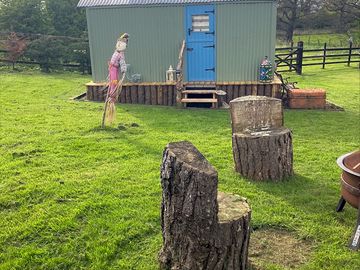 Shepherd's hut exterior (added by manager 28 apr 2022)