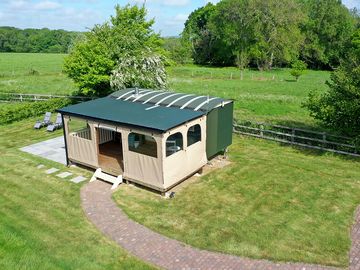 Keeper's cosy fully equipped shepherd's hut (added by manager 31 may 2023)