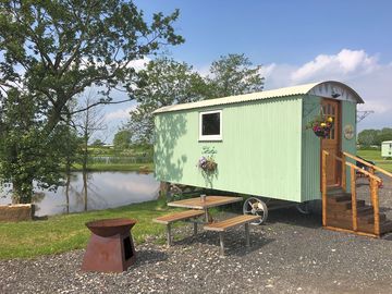 Shepherd's hut (added by manager 09 jun 2016)