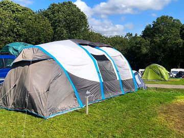 Nice big tent pitches (added by visitor 16 aug 2021)