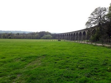 A few steps away is the viaduct (added by manager 23 apr 2019)