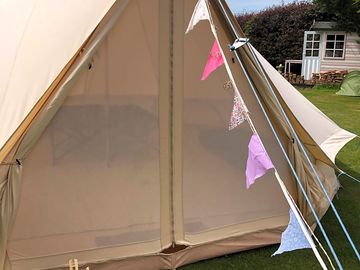 Bell tent (added by manager 24 apr 2023)
