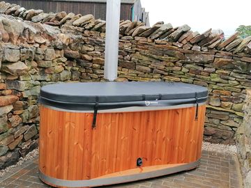 Wood-fired hot tub on private patio (added by manager 04 jul 2020)