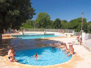 Outdoor swimming pools (added by anne-marie_b230973 08 jun 2016)