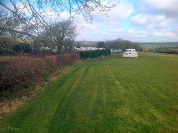 Plenty of space in the pitching field (added by manager 30 mar 2016)