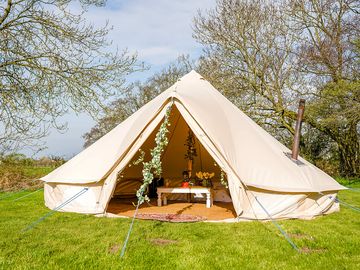 Bell tent (added by manager 14 apr 2023)