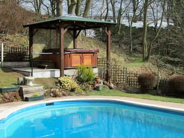 Outdoor pool and hot tub (added by manager 30 jul 2014)