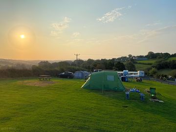 Sunrise over the campsite (added by visitor 21 sep 2020)