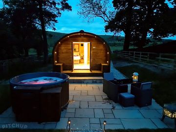 Nigh time view of hot tub and pod (added by manager 15 jun 2021)