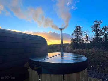 Woodfired hot tub (added by manager 29 nov 2023)