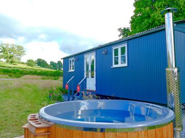 Wood fired hot tub and luxury shepherds hut (added by manager 27 jun 2023)