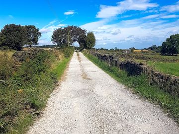 The lane to the farm (added by manager 25 may 2018)