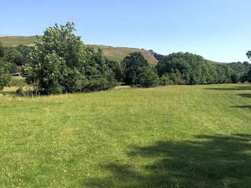 Large field in the middle of the yorkshire dales (added by manager 12 aug 2021)