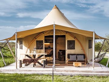 Spacious safari tent (added by manager 28 feb 2024)
