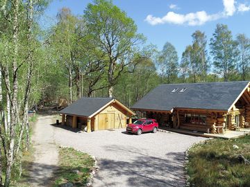 Log cabin and bunkhouse (added by manager 15 feb 2020)
