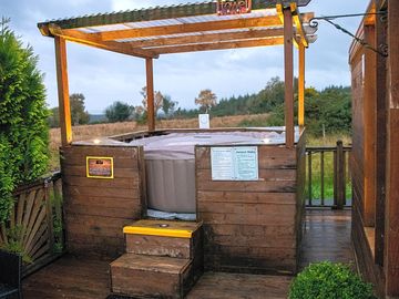 Private hot tub with unlimited use (added by manager 28 nov 2023)