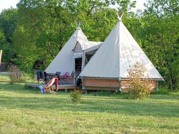 Plenty of green space around the tipis (added by manager 14 sep 2022)