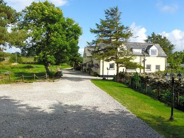 The driveway up to the site (added by manager 07 feb 2015)