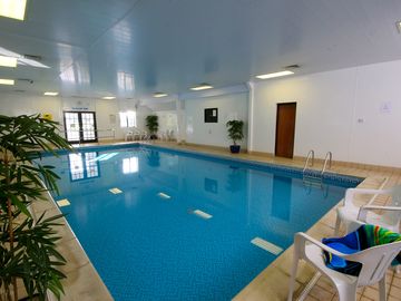 Indoor swimming pool (a small fee applies) (added by northdales 11 aug 2010)