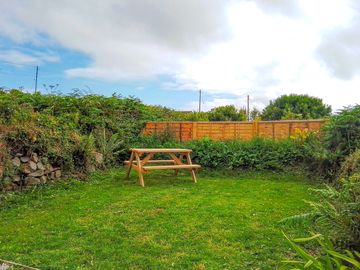Quiet garden with picnic table (added by manager 21 oct 2022)