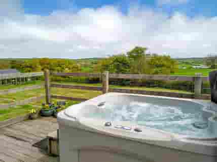 Hot tub with views (added by manager 16 Sep 2022)