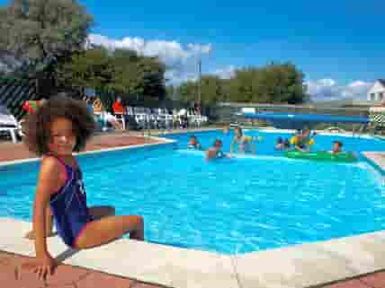 Outdoor swimming pool (added by manager 25 Jul 2009)