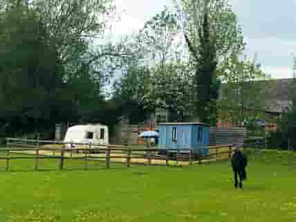 Shepherd's hut and vintage caravan (added by manager 10 Jul 2019)