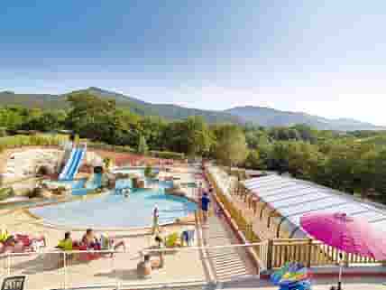 Pool with waterslide (added by manager 18 Nov 2015)