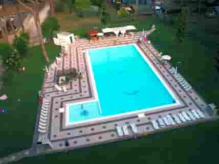 The swimming pool and solarium (added by manager 09 Aug 2022)