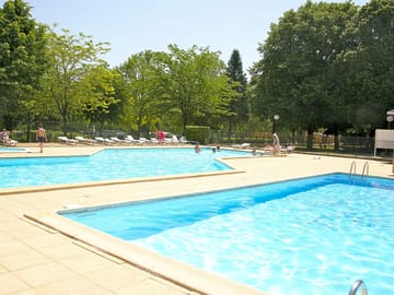 Outdoor swimming pool and kids' pool (added by manager 27 Feb 2017)
