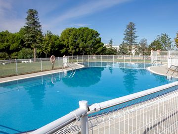 Outdoor swimming pool (added by manager 23 Nov 2023)