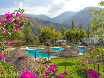 Swimming pool and mountains (added by manager 12 Sep 2022)